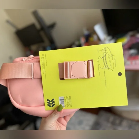 NWT All in Motion Belt Bag - blush/pink - Picture 3 of 4